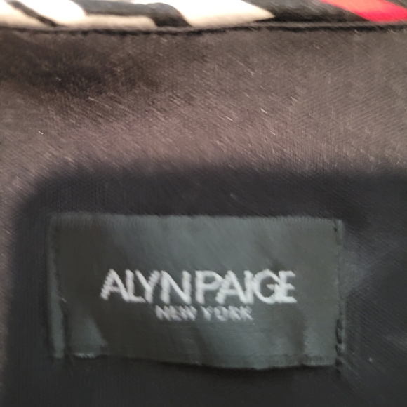 Women or youth dress - Picture 3 of 3